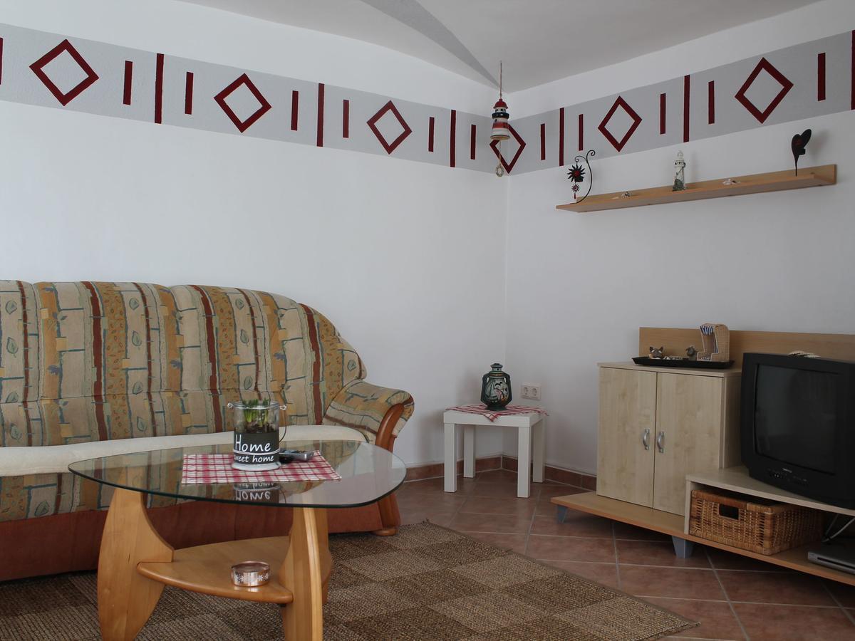 Spacious Bungalow Near Sea In Grundshagen Экстерьер фото
